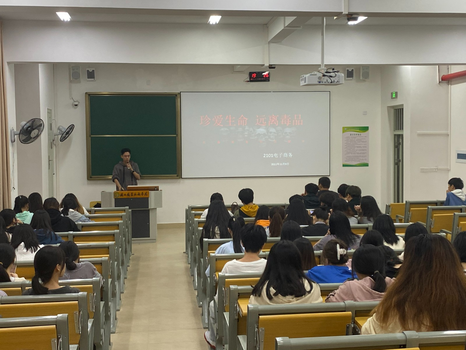 2101电子商务.jpg 2101电子商务.jpg